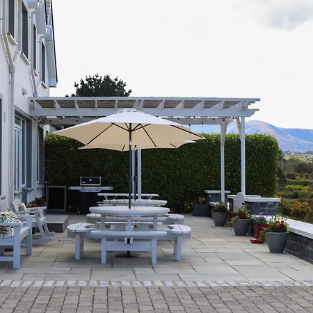 Luxury Vacation On The Ring Of Kerry-wild Atlantic Way With Mountain & Sea Views - 5 Min Walk To Village - 10 Min Drive To Rossbeigh & Dooks Golf Course Tatil Evi