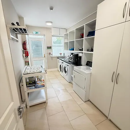 Luxury Vacation On The Ring Of Kerry-wild Atlantic Way With Mountain & Sea Views - 5 Min Walk To Village - 10 Min Drive To Rossbeigh & Dooks Golf Course