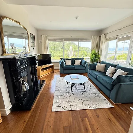 Casa de Férias Castle View House On The Ring Of Kerry-wild Atlantic Way -dooks Golf Course And Rossbeigh 10 Min Drive -glenbeigh Village A 5 Minute Walk *