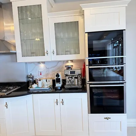 Luxury Vacation On The Ring Of Kerry-wild Atlantic Way With Mountain & Sea Views - 5 Min Walk To Village - 10 Min Drive To Rossbeigh & Dooks Golf Course Tatil Evi *