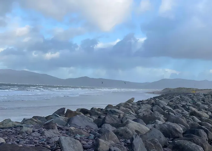 Hébergement de vacances Castle View House -Luxury 7 Bedroom Property In Glenbeigh On The Ring Of Kerry-Wild Atlantic Way With Mountain & Sea Views - Close To Beach & Dooks Golf Course