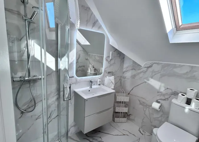 Hébergement de vacances Castle View House -Luxury 7 Bedroom Property In Glenbeigh On The Ring Of Kerry-Wild Atlantic Way With Mountain & Sea Views - Close To Beach & Dooks Golf Course