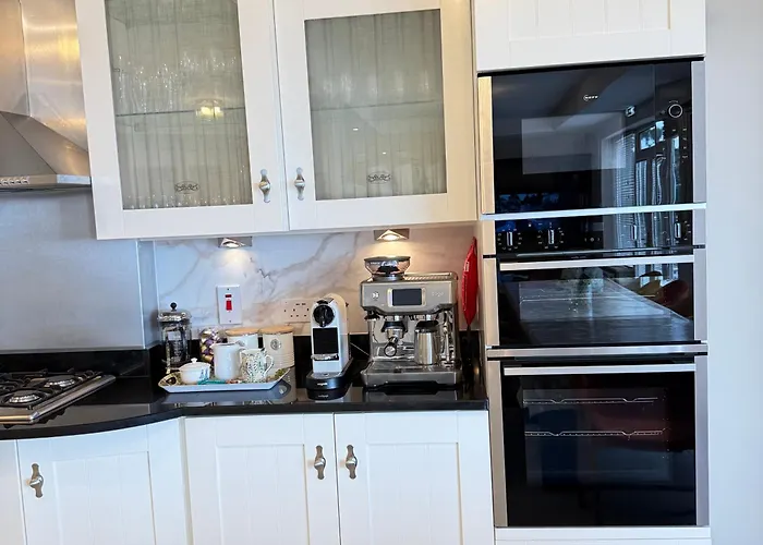 Castle View House -Luxury 7 Bedroom Property In Glenbeigh On The Ring Of Kerry-Wild Atlantic Way With Mountain & Sea Views - Close To Beach & Dooks Golf Course * Glenbeigh