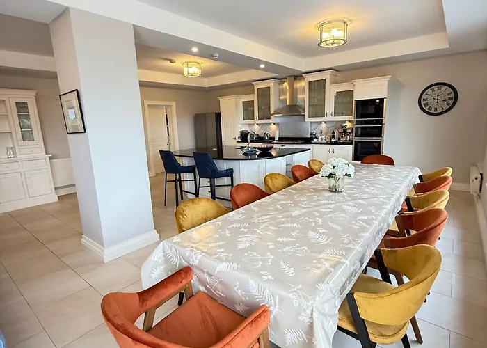 Hébergement de vacances Castle View House -Luxury 7 Bedroom Property In Glenbeigh On The Ring Of Kerry-Wild Atlantic Way With Mountain & Sea Views - Close To Beach & Dooks Golf Course