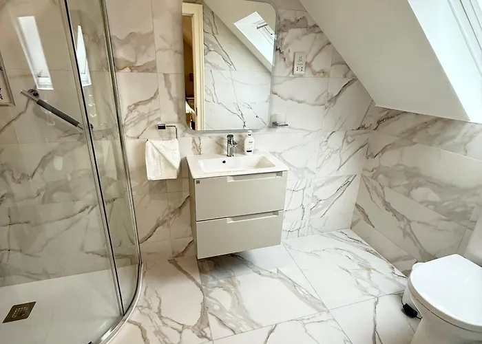 Castle View House -Luxury 7 Bedroom Property In Glenbeigh On The Ring Of Kerry-Wild Atlantic Way With Mountain & Sea Views - Close To Beach & Dooks Golf Course *