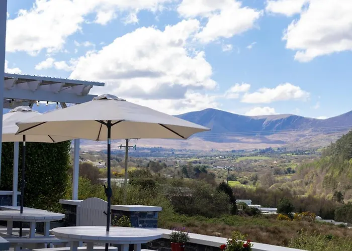 Castle View House -Luxury 7 Bedroom Property In Glenbeigh On The Ring Of Kerry-Wild Atlantic Way With Mountain & Sea Views - Close To Beach & Dooks Golf Course *