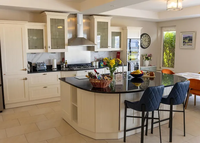 Castle View House -Luxury 7 Bedroom Property In Glenbeigh On The Ring Of Kerry-Wild Atlantic Way With Mountain & Sea Views - Close To Beach & Dooks Golf Course *