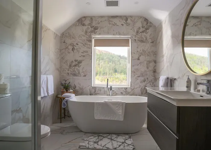 Castle View House -Luxury 7 Bedroom Property In Glenbeigh On The Ring Of Kerry-Wild Atlantic Way With Mountain & Sea Views - Close To Beach & Dooks Golf Course Hébergement de vacances Glenbeigh