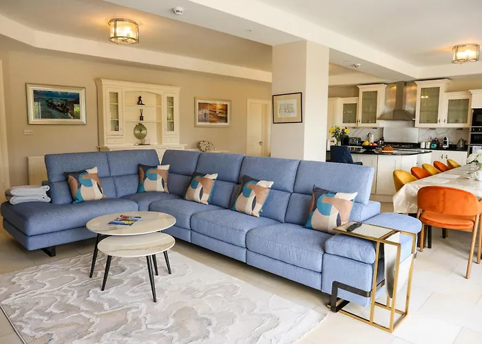 Castle View House -Luxury 7 Bedroom Property In Glenbeigh On The Ring Of Kerry-Wild Atlantic Way With Mountain & Sea Views - Close To Beach & Dooks Golf Course * Glenbeigh