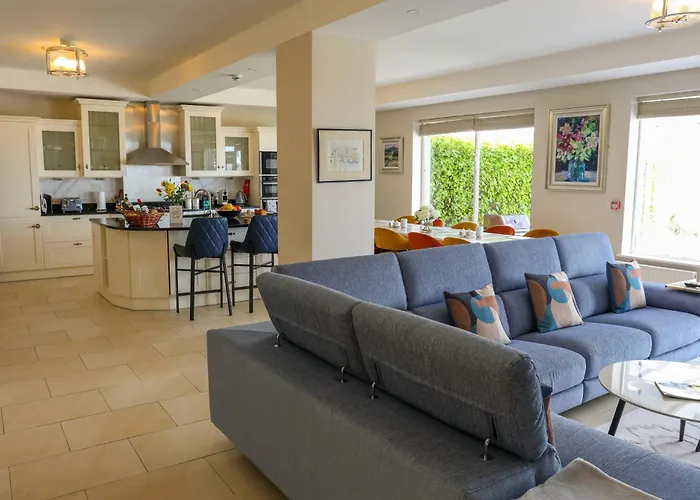 Hébergement de vacances Castle View House -Luxury 7 Bedroom Property In Glenbeigh On The Ring Of Kerry-Wild Atlantic Way With Mountain & Sea Views - Close To Beach & Dooks Golf Course