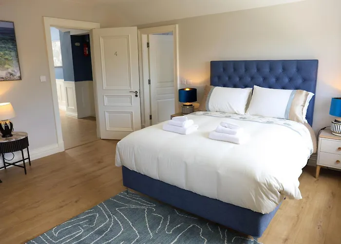 Hébergement de vacances Castle View House -Luxury 7 Bedroom Property In Glenbeigh On The Ring Of Kerry-Wild Atlantic Way With Mountain & Sea Views - Close To Beach & Dooks Golf Course Glenbeigh