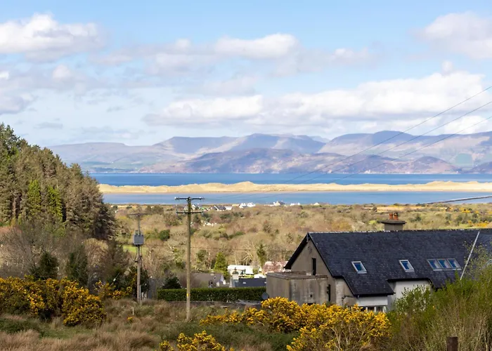 Hébergement de vacances Castle View House -Luxury 7 Bedroom Property In Glenbeigh On The Ring Of Kerry-Wild Atlantic Way With Mountain & Sea Views - Close To Beach & Dooks Golf Course