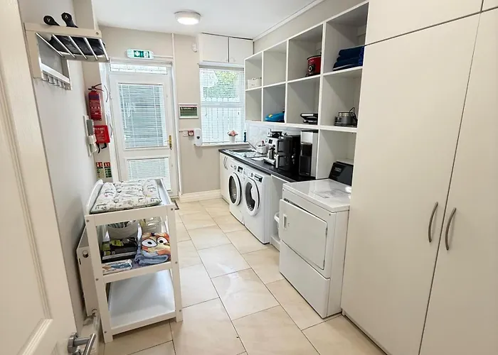 Castle View House -Luxury 7 Bedroom Property In Glenbeigh On The Ring Of Kerry-Wild Atlantic Way With Mountain & Sea Views - Close To Beach & Dooks Golf Course