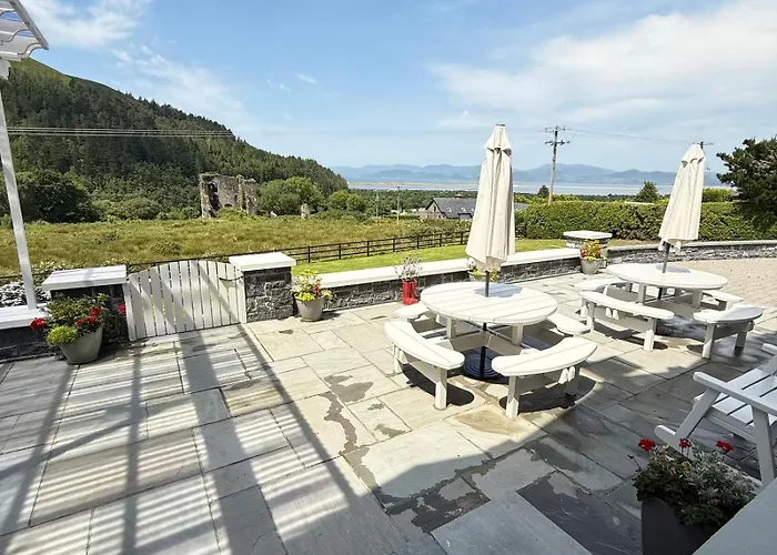 Castle View House -luxury 7 Bedroom In On The Ring Of Kerry-wild Atlantic Way With Mountain & Sea Views - Close To & Dooks Golf Course *