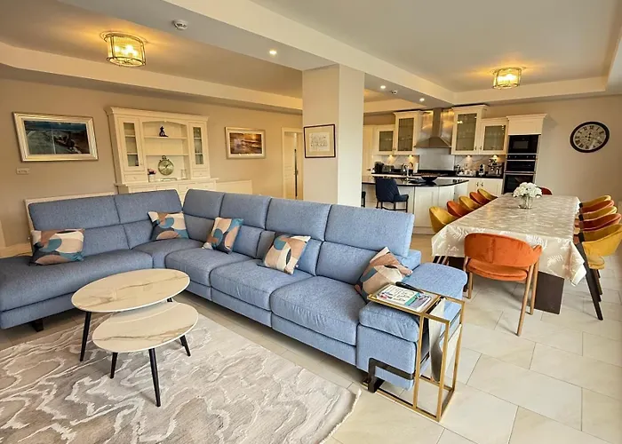 Castle View House -Luxury 7 Bedroom Property In Glenbeigh On The Ring Of Kerry-Wild Atlantic Way With Mountain & Sea Views - Close To Beach & Dooks Golf Course