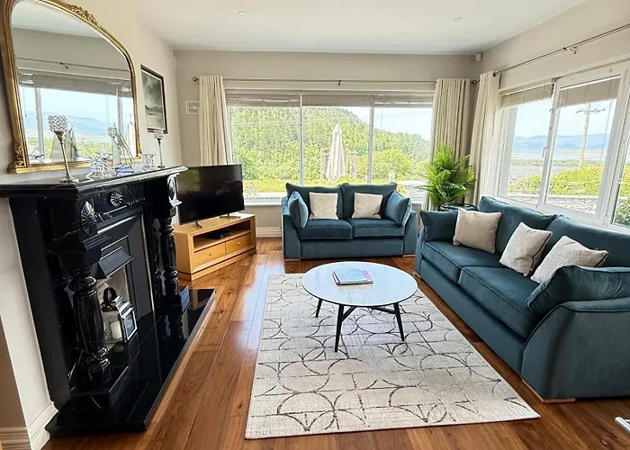 Hébergement de vacances Castle View House -Luxury 7 Bedroom Property In Glenbeigh On The Ring Of Kerry-Wild Atlantic Way With Mountain & Sea Views - Close To Beach & Dooks Golf Course *