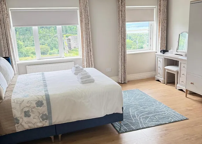 Semesterbostad Castle View House -luxury 7 Bedroom In On The Ring Of Kerry-wild Atlantic Way With Mountain & Sea Views - Close To & Dooks Golf Course *